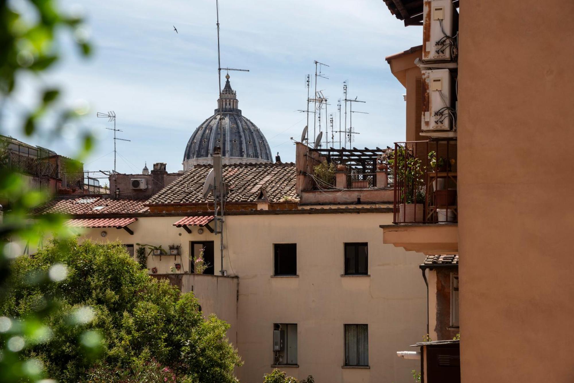 Vatican Boutique Apartment With St Peters Dome View Рим Экстерьер фото